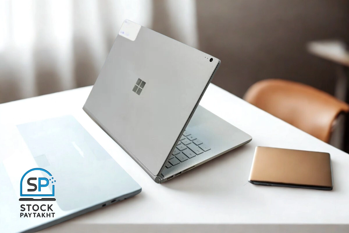 لپ‌تاپ Surface Book 2 با پردازنده i5 نسل هشتم، رم 8، گرافیک Intel و نمایشگر 13.5 اینچ