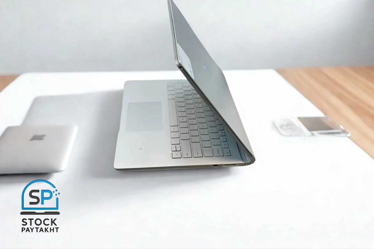 لپ‌تاپ Surface Book 2 با پردازنده i5 نسل هفتم، رم 8 گیگ، گرافیک Intel و نمایشگر 10.5 اینچ
