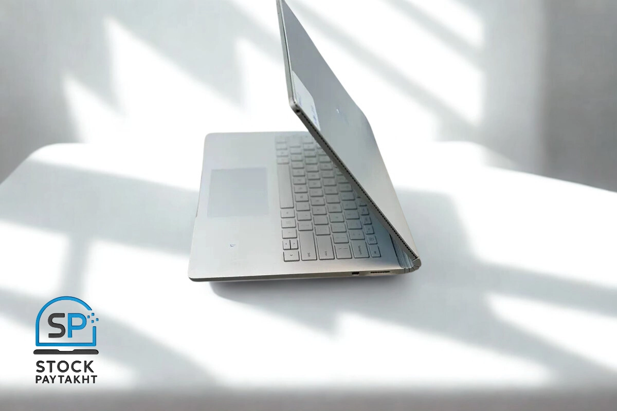 لپ تاپ Surface Book 2 با پردازنده i5 نسل هفتم و نمایشگر لمسی 13 اینچ