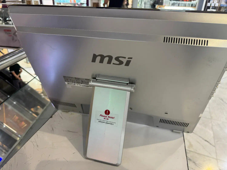 آل این وان MSI 20با پردازنده i3 نسل 4، رم 8 گیگ،گرافیک اینتل حافظه 256 گیگ SSD و صفحه نمایش 20 اینچ FHD