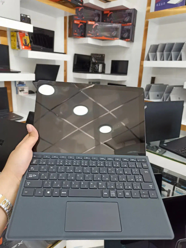 تبلت سرفیس پرو 9 مایکروسافت i7 نسل 12 با رم 16 و حافظه 1tb SSD صفحه لمسی 13.3 اینچ